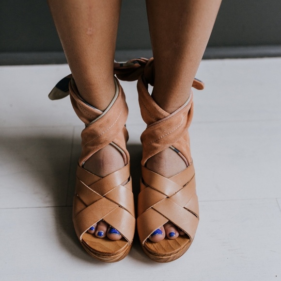 Beautiful Free People Ankle Wrap Clogs - Picture 4 of 7